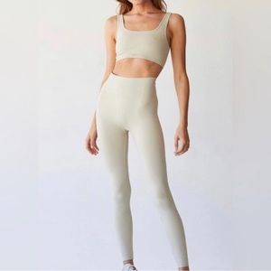SET active sculpt flex leggings “oatmilk”